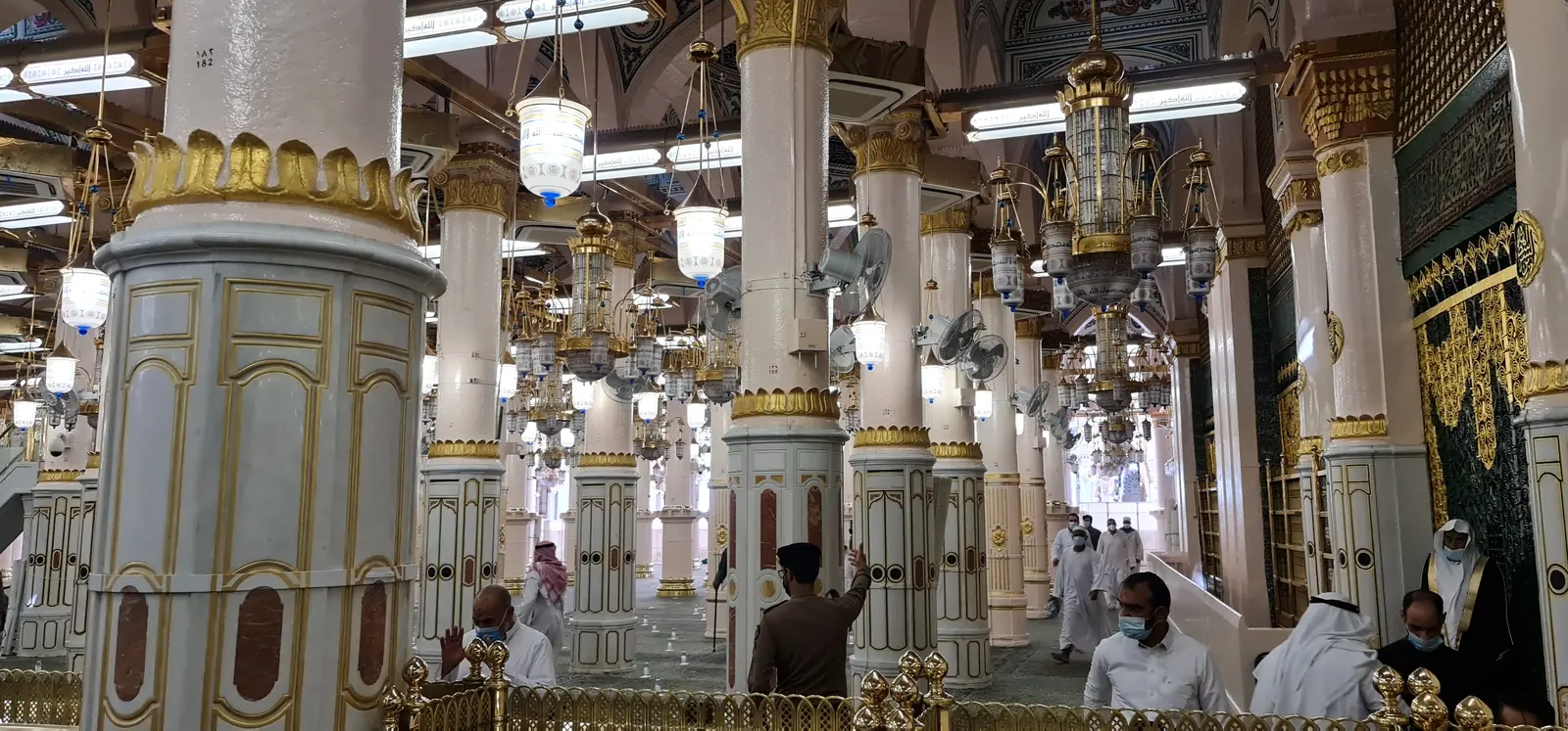 المسجد النبوي ومعالمه